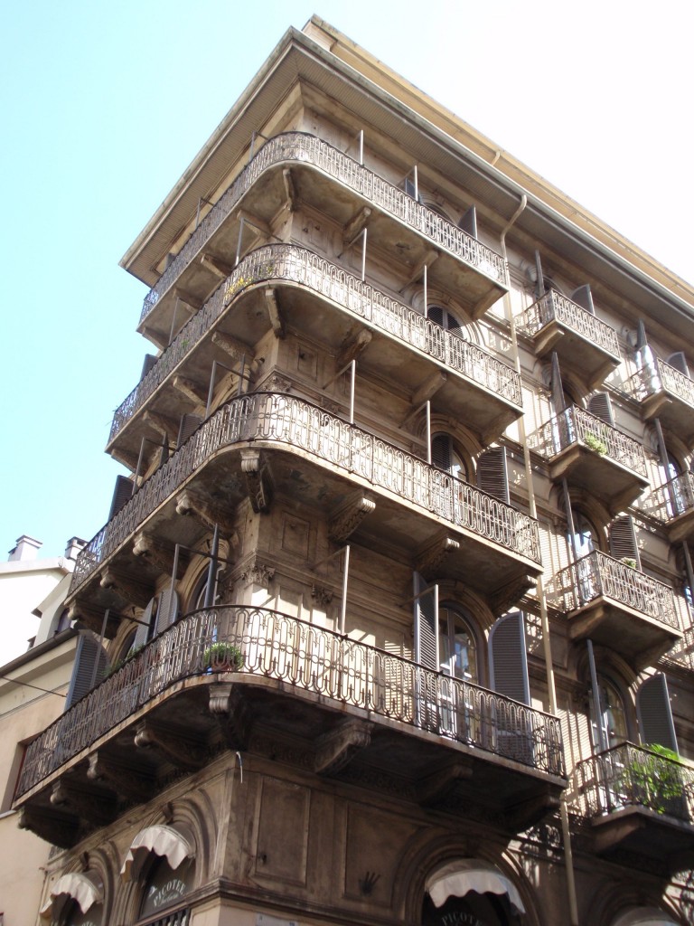 casa d'angolo fra via Lagrange e via Andrea Doria